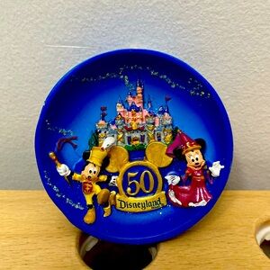 Pre-owned 2005 Disneyland 50th Anniversary 3D Scultep Half Circle Ornament